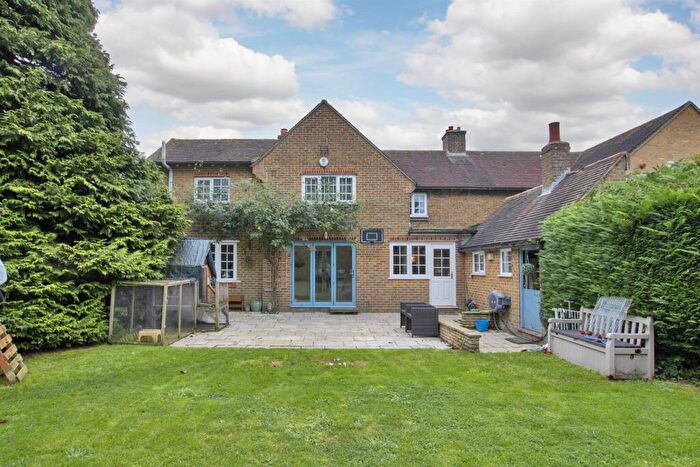 4 Bedroom Semi-Detached House For Sale In Round Street, Cobham, Gravesend, DA13