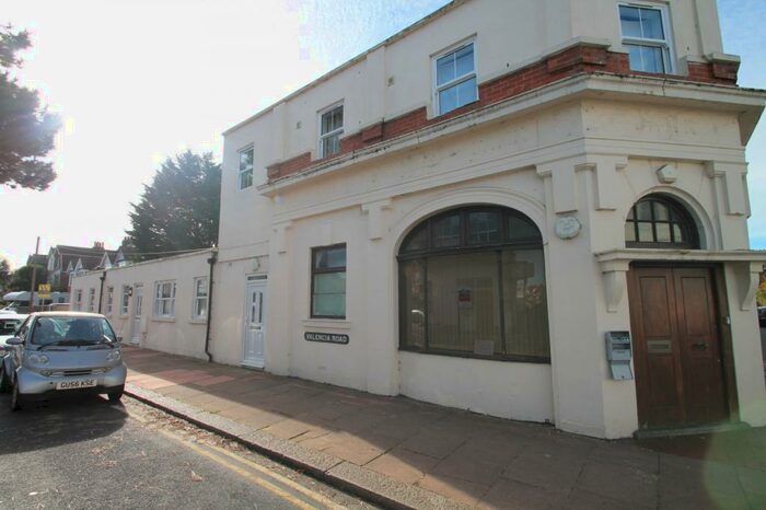 Flat To Rent In Valencia Road, BN11