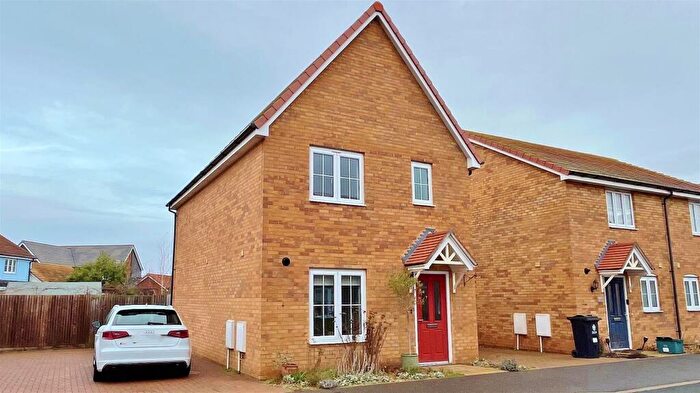 3 Bedroom Detached House For Sale In Ambrose Way, Walton-on-the-Naze, Essex, CO14