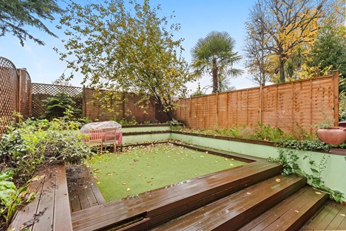 1 Bedroom Terraced House To Rent In Sinclair Road, Holland Park, W14
