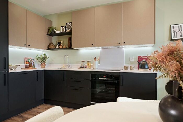 2 Bedroom Apartment For Sale In Green Park Village & Bankside Gardens, Flagstaff Road, Reading, RG2