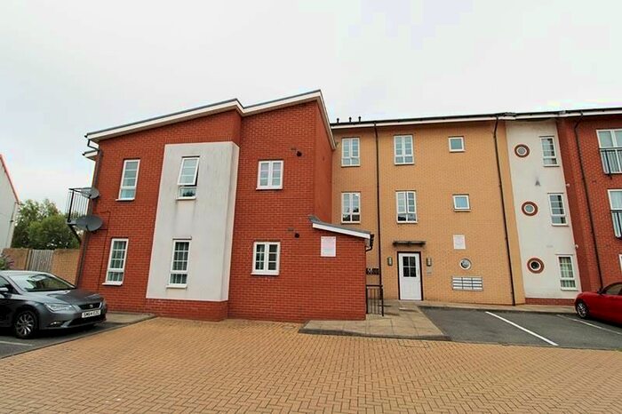 2 Bedroom Flat To Rent In Kingfisher House, Kingfisher Way, Tipton, DY4