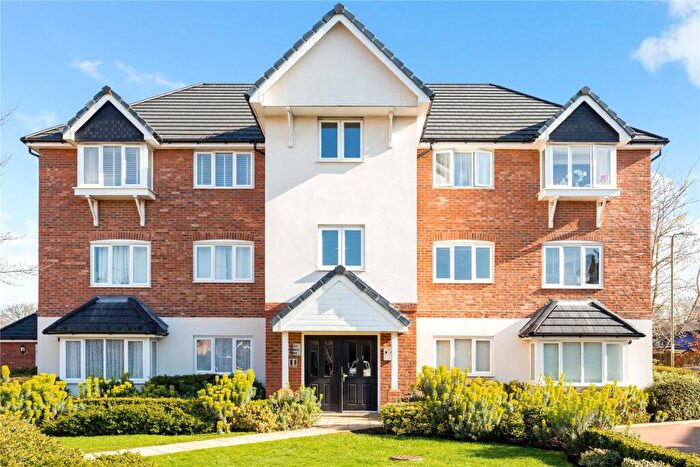 1 Bedroom Flat To Rent In Scholars Place, Walton-on-Thames, Surrey, KT12