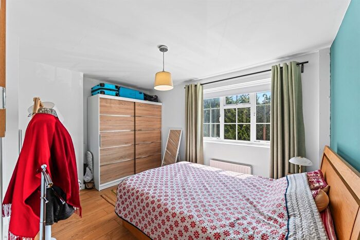 Maisonette For Sale In Langdon Road, Morden, SM4