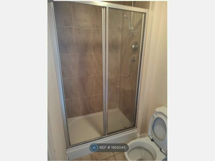 2 Bedroom Flat To Rent In Watkin Road, Leicester, LE2