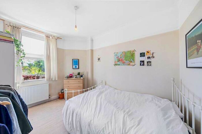 3 Bedroom Flat To Rent In Queens Club Gardens, Barons Court, W14