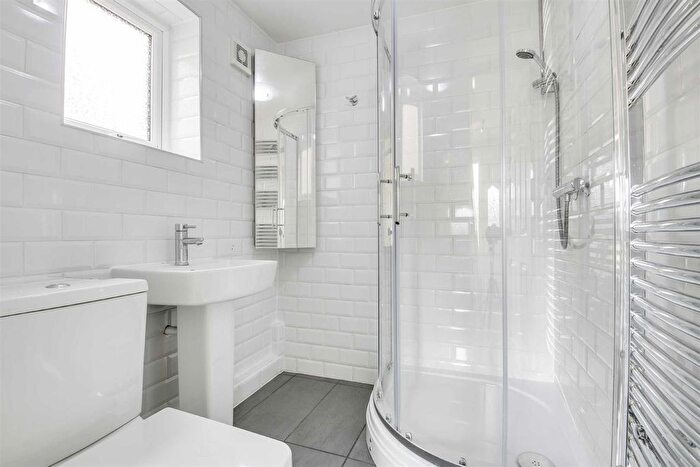 3 Bedroom Semi-Detached House To Rent In Shenley Road, Bletchley, Milton Keynes, MK3