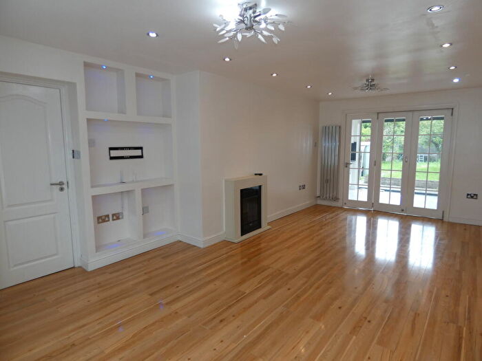 3 Bedroom End Of Terrace House To Rent In Grasmere Road, St. Albans, AL1