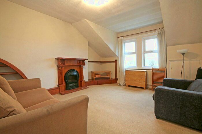2 Bedroom Flat To Rent In Fontenoy Road, London, SW12