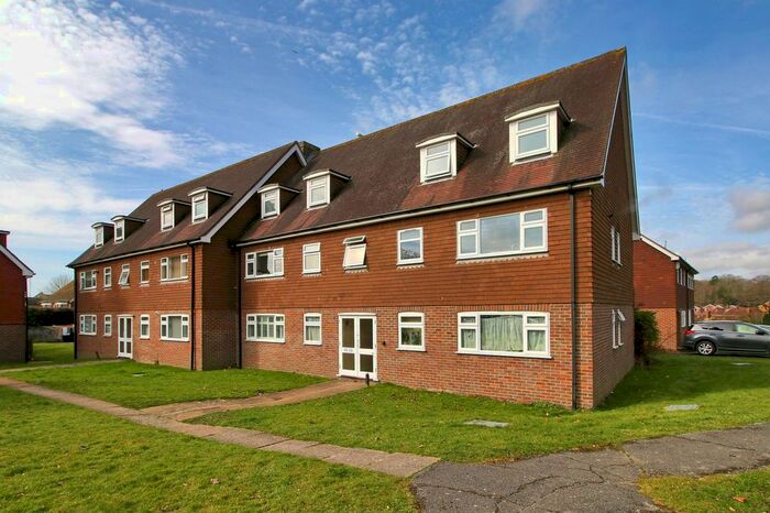 2 Bedroom Flat To Rent In Regency Close, Uckfield, TN22