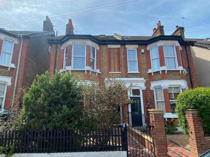 2 Bedroom Flat To Rent In Kent Road, Gravesend, DA11