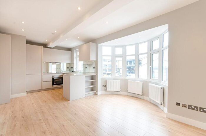 3 Bedroom Flat For Sale In Robson Avenue, Willesden Green, London, NW10