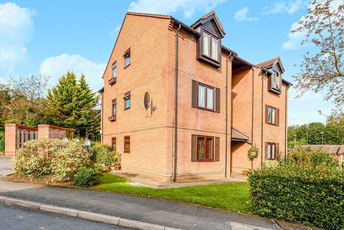 1 Bedroom Flat To Rent In Crackley Meadow, Hemel Hempstead, Hertfordshire, HP2