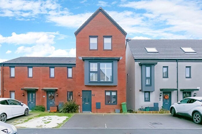 4 Bedroom Semi-Detached House To Rent In Ffordd Y Dociau, Barry, CF62