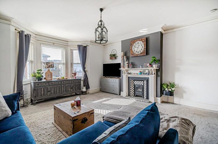 1 Bedroom Flat For Sale In Silverthorne, London Road, Camberley, GU15