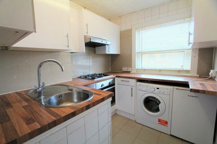 2 Bedroom Flat To Rent In Beulah Road, Walthamstow, London, E17