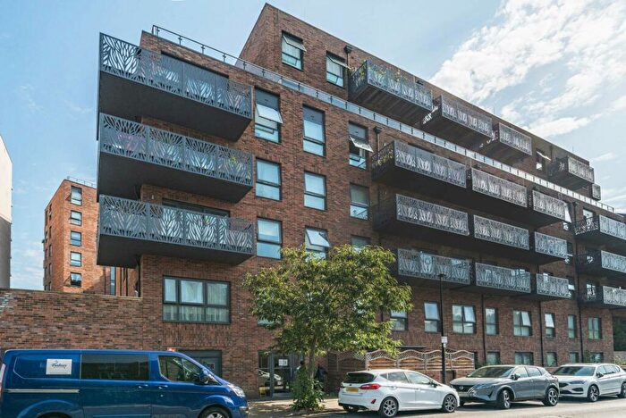 1 Bedroom Flat For Sale In East Thames House, Poplar, London, E14