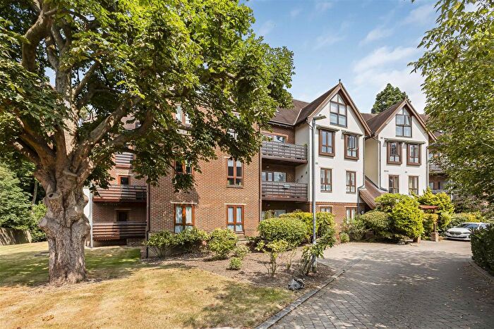 2 Bedroom Flat For Sale In Ashbourne Gardens, Hertford, SG13
