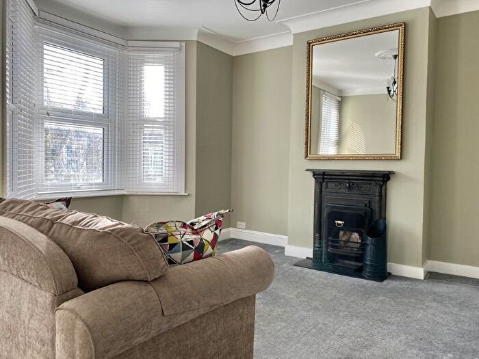 2 Bedroom Flat To Rent In Third Avenue, London, E17