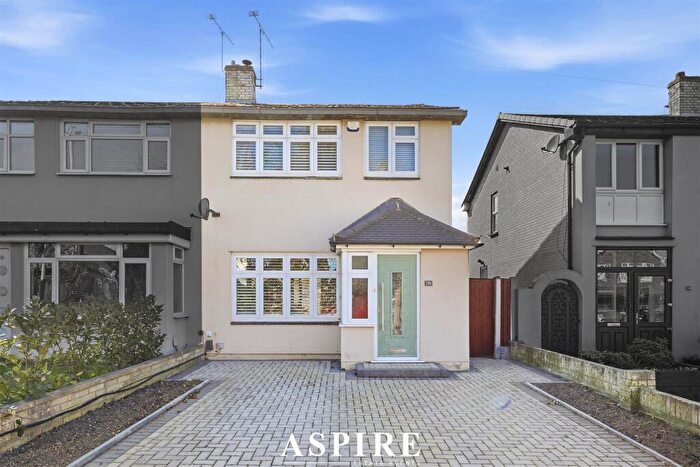 3 Bedroom Semi Detached House For Sale In Corbets Tey Road, Upminster, RM14