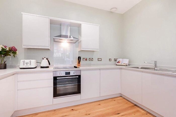 3 Bedroom Flat To Rent In Montgomery Street, Hillside, Edinburgh, EH7