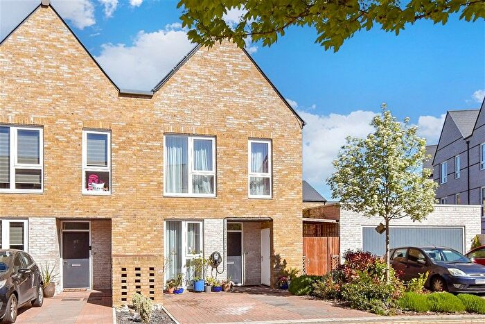 3 Bedroom End Of Terrace House For Sale In Belvedere Road, Rochester, Kent, ME1