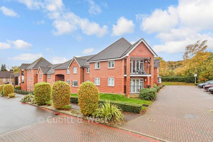 2 Bedroom Flat For Sale In Tylehurst Drive, Redhill, Surrey, RH1