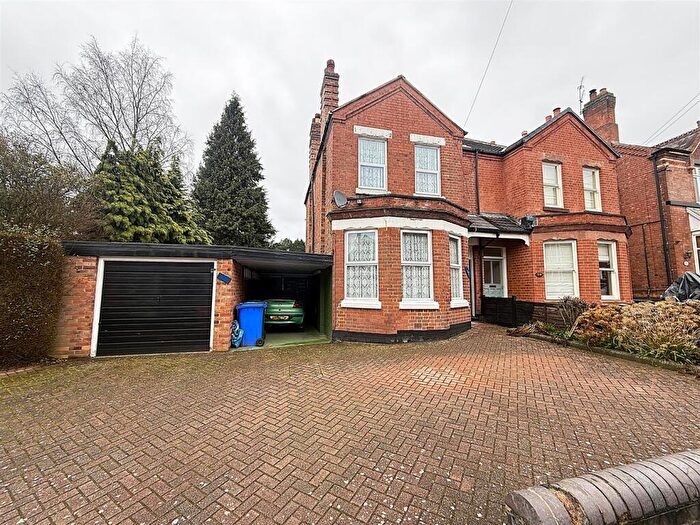 4 Bedroom Semi-Detached House For Sale In Scalpcliffe Road, Burton-On-Trent, DE15