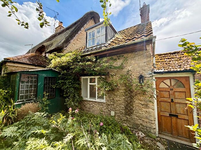 2 Bedroom Cottage For Sale In Gold Street, Podington, Wellingborough, NN29