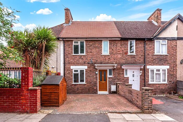 3 Bedroom House For Sale In Turner Avenue, Mitcham, CR4