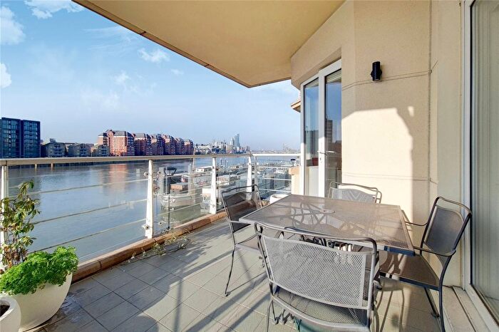 2 Bedroom Flat For Sale In Sherwood Court, Chatfield Road, SW11