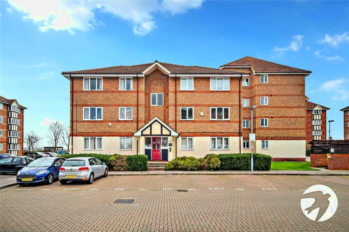 1 Bedroom Flat To Rent In Chandlers Drive, Erith, DA8