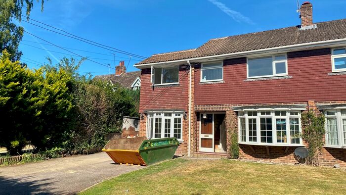 4 Bedroom Semi-Detached House For Sale In Petersfield Road, Greatham, Liss, GU33