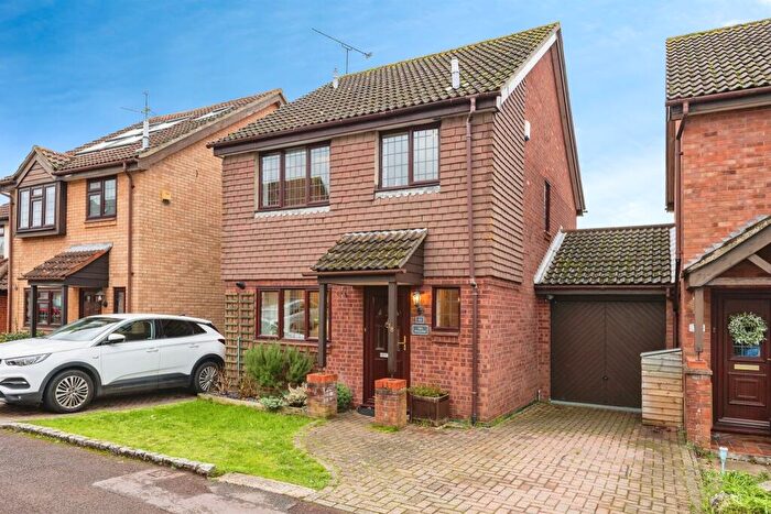 3 Bedroom Link Detached House For Sale In Tickhill Close, Lower Earley, Reading, RG6