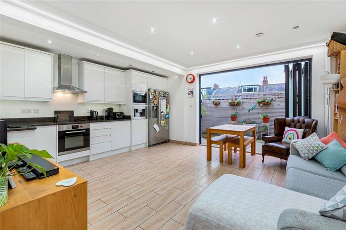 2 Bedroom Flat To Rent In Kettering Street, London, SW16