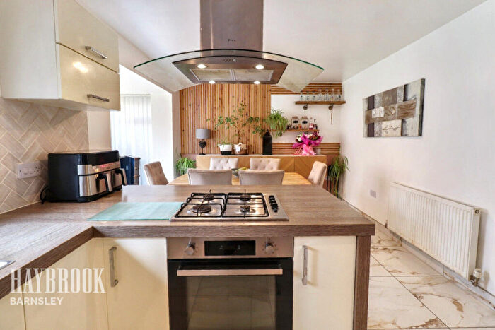4 Bedroom Detached House For Sale In Longwall Close, Mapplewell, S75