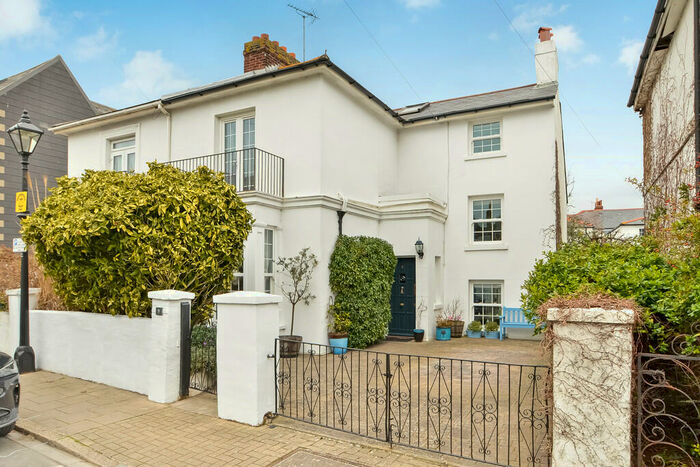 4 Bedroom Semi-Detached House To Rent In Southsea, Hampshire, PO5