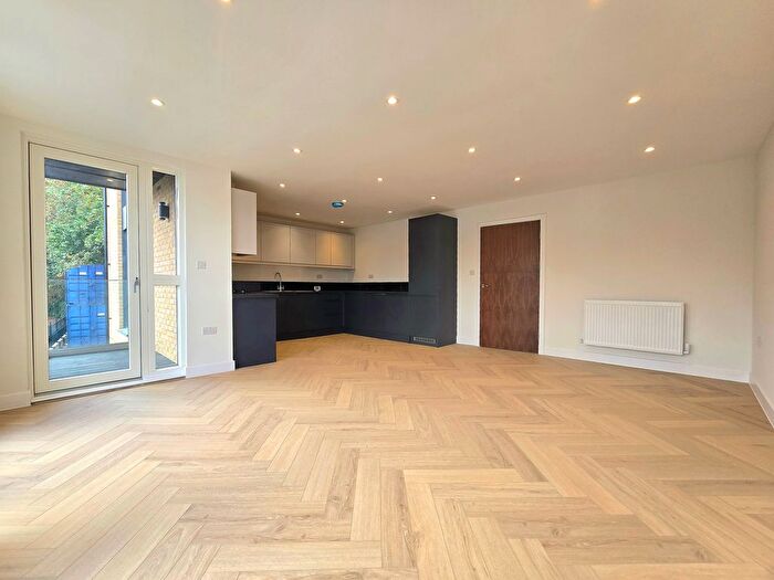 2 Bedroom Flat To Rent In Norbury Avenue, London, SW16