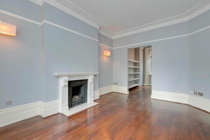 3 Bedroom Flat To Rent In Clifton Villas, Little Venice, W9