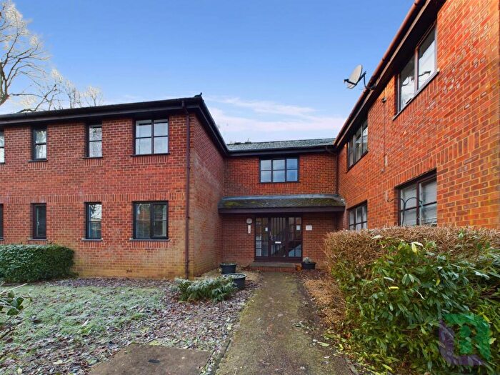 1 Bedroom Apartment For Sale In Cranbrook, Woburn Sands, MK17