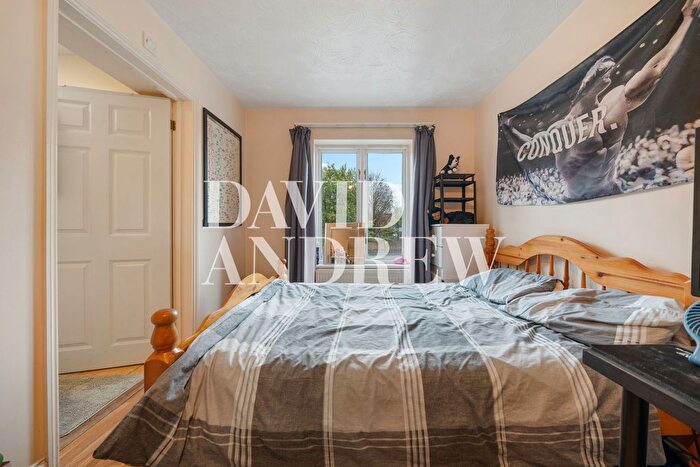 2 Bedroom Flat To Rent In Castleview Close, London, N4