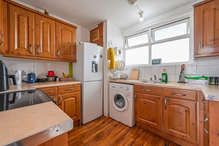 1 Bedroom Flat For Sale In Comyns Close, Canning Town, London, E16
