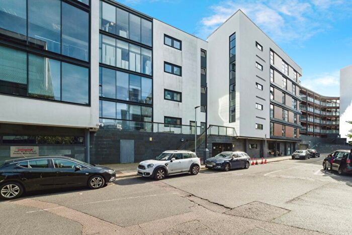 2 Bedroom Flat For Sale In Channelsea Road, London, E15
