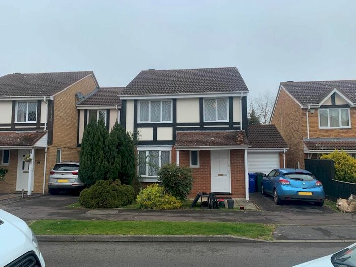 4 Bedroom Detached House To Rent In Merlin Way, Bicester, OX26