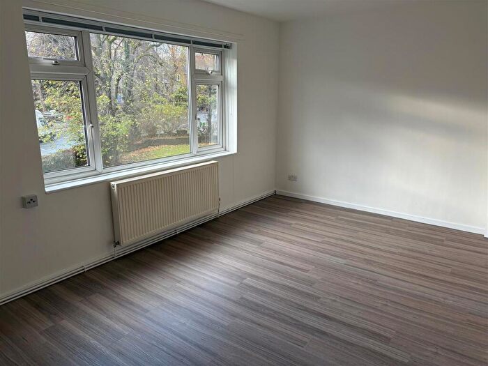 1 Bedroom Flat To Rent In Willesden Lane, Brondesbury, NW6