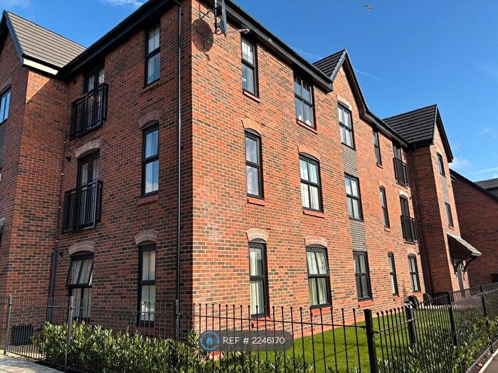 2 Bedroom Flat To Rent In Robertson Way, Droylsden, Manchester, M43