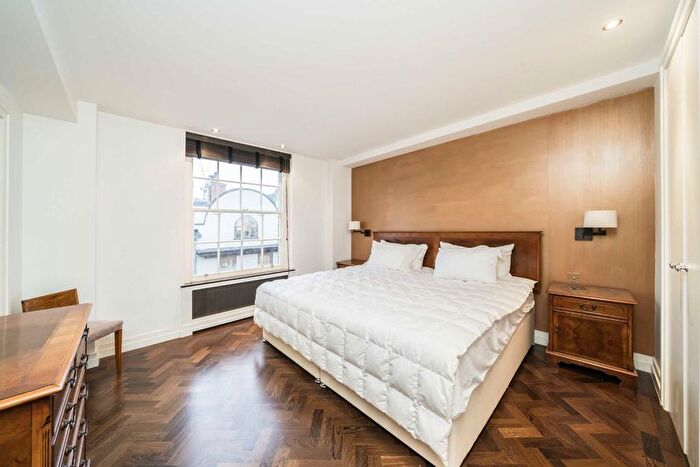 2 Bedroom Flat To Rent In Berkeley Square, London, W1J