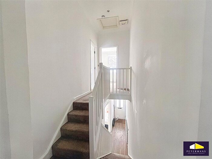 4 Bedroom End Of Terrace House For Sale In Cambria Road, London, SE5