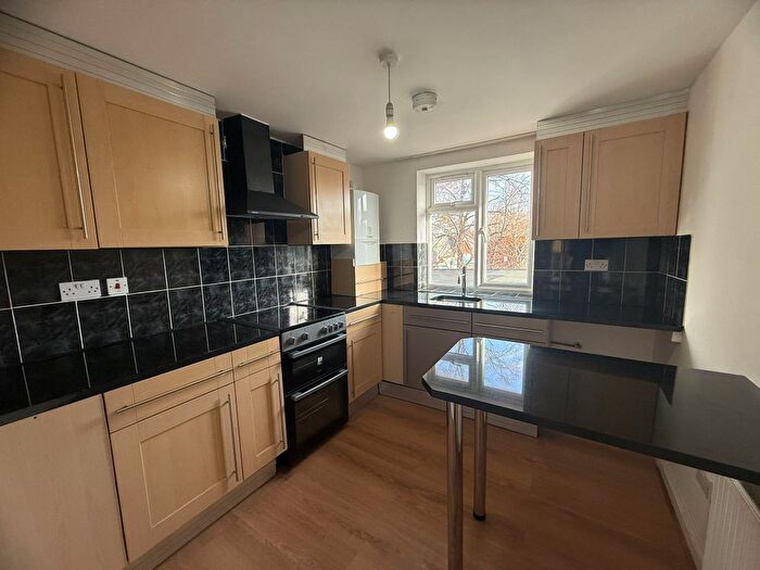 3 Bedroom Flat To Rent In Enfield, EN1