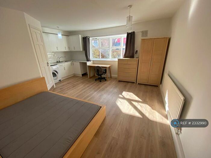 Studio To Rent In Park Road, Loughborough, LE11